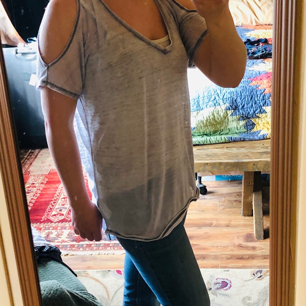 Cold shoulder top - Picture 4 of 4